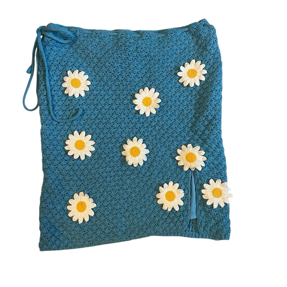 WILLOW & WIND Crocheted Daisy Matching Skirt Set Size: Small/Medium